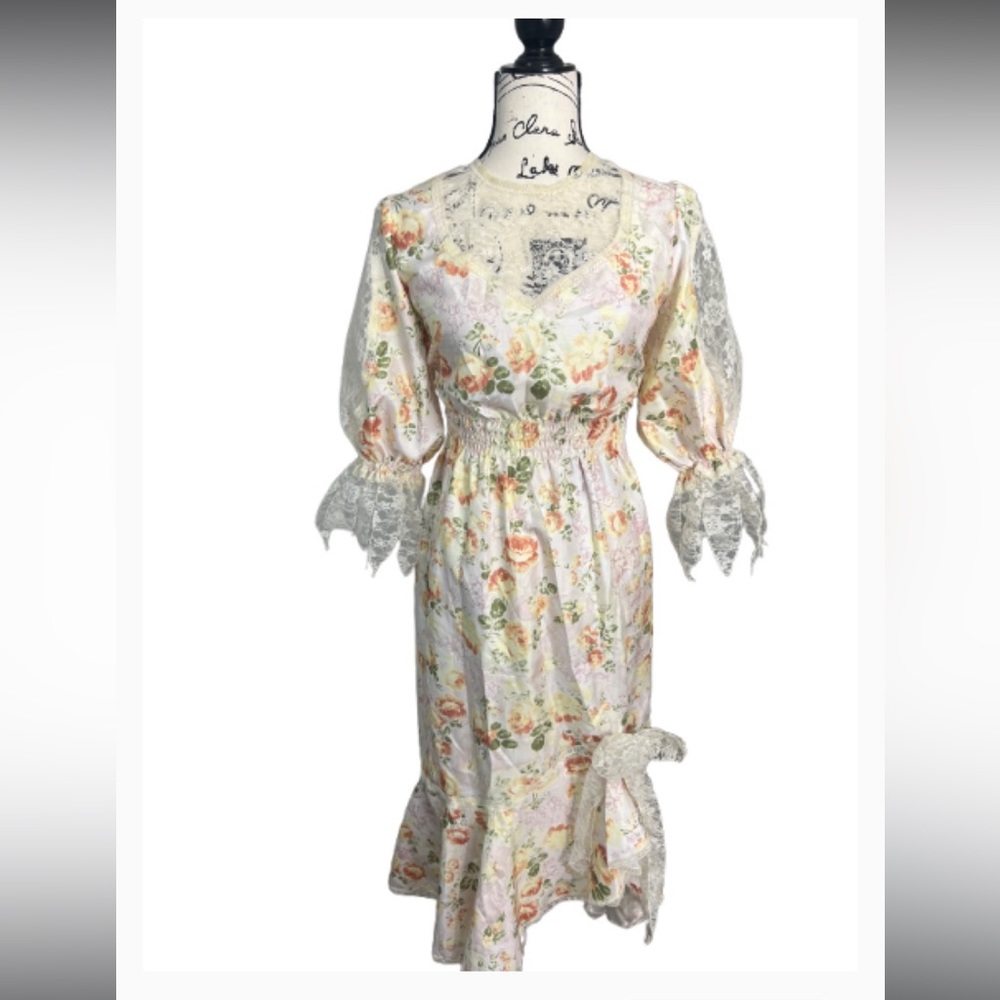 Vintage Cottagecore floral and lace cream‎ Dress Romantic  Coquette